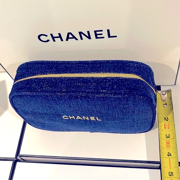 Chanel Holiday Makeup set - Picture 11 of 13